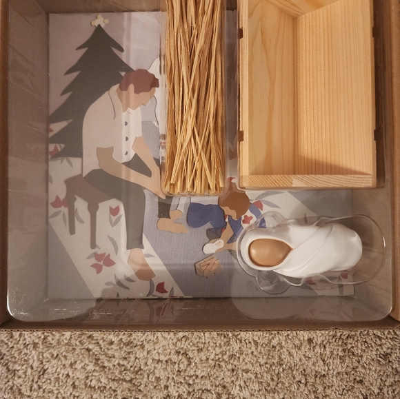 Thr Giving Manger Set - Picture 2 of 2